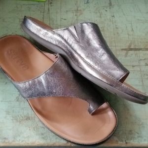 Strive Bronze sandals super comfort